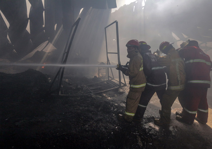 Kebakaran Pabrik Alumunium Foil 