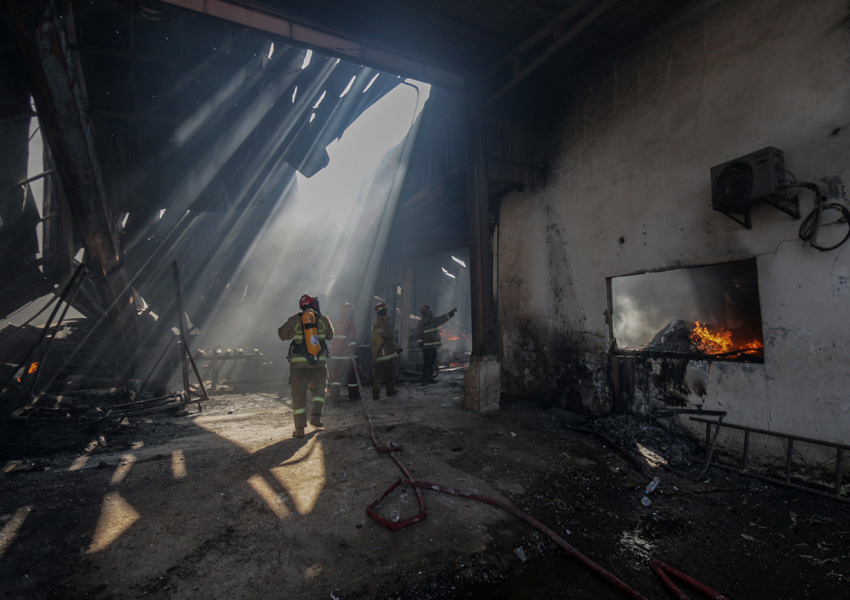 Kebakaran Pabrik Alumunium Foil 