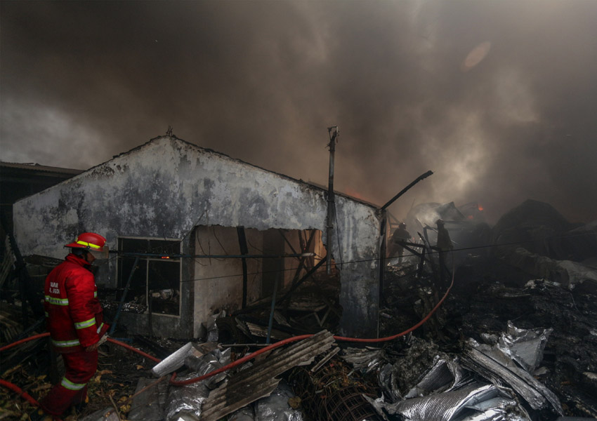Kebakaran Pabrik Alumunium Foil 
