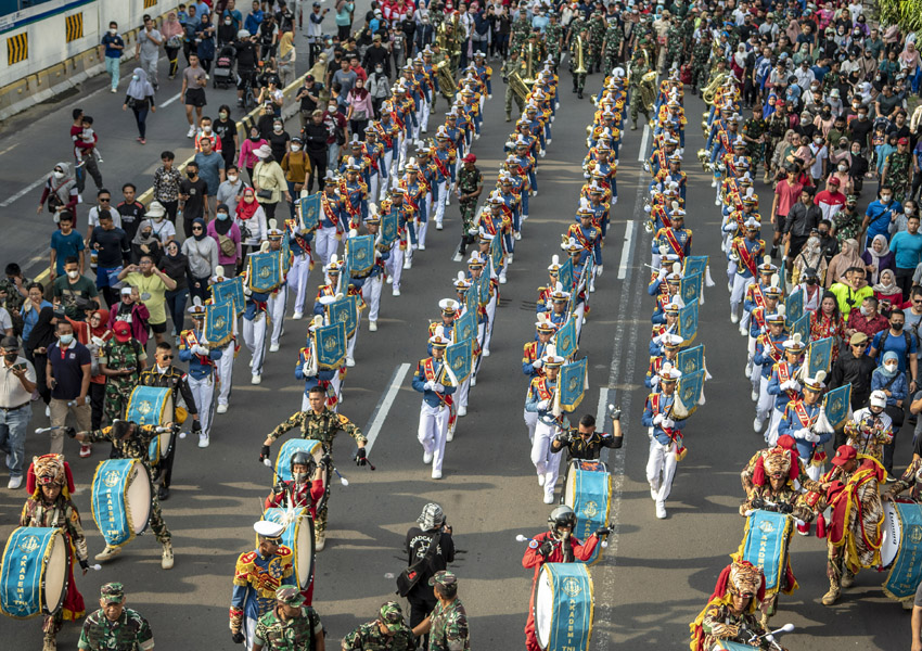 Kirab Drumband Akademi TNI