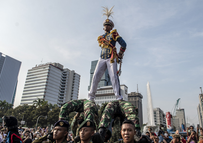 Kirab Drumband Akademi TNI