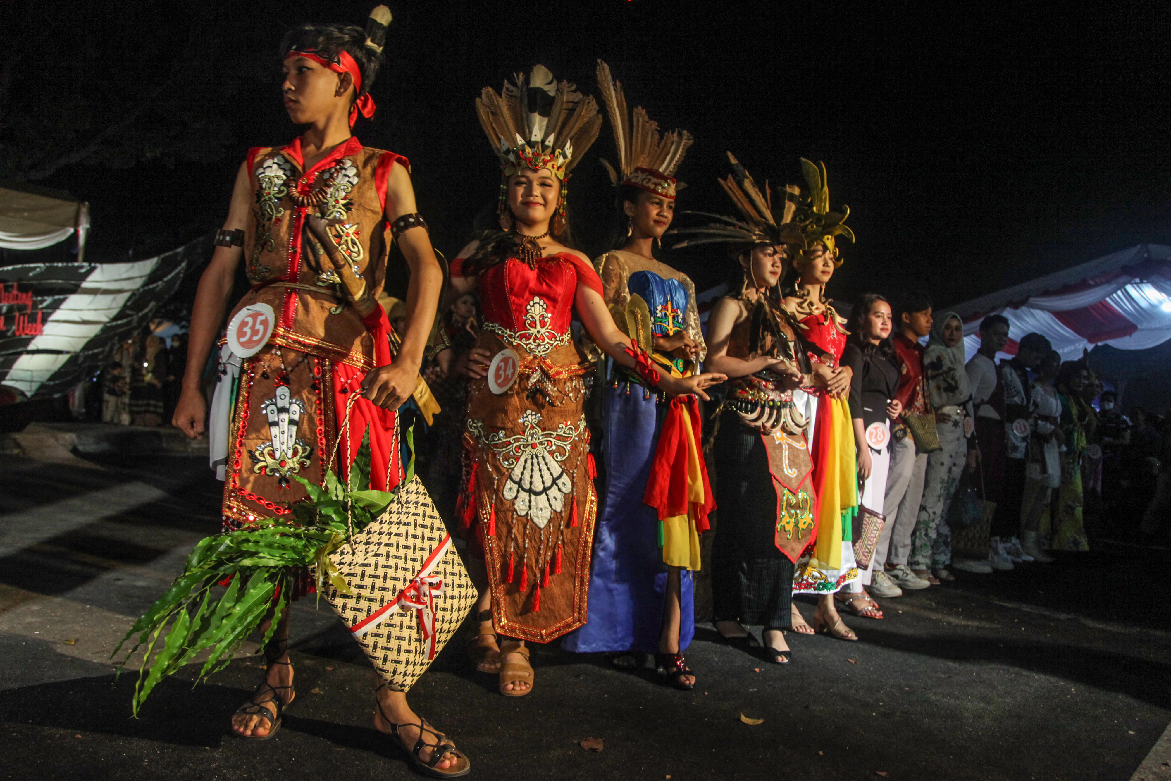 Lomba Peragaan Busana di Ruang Publik