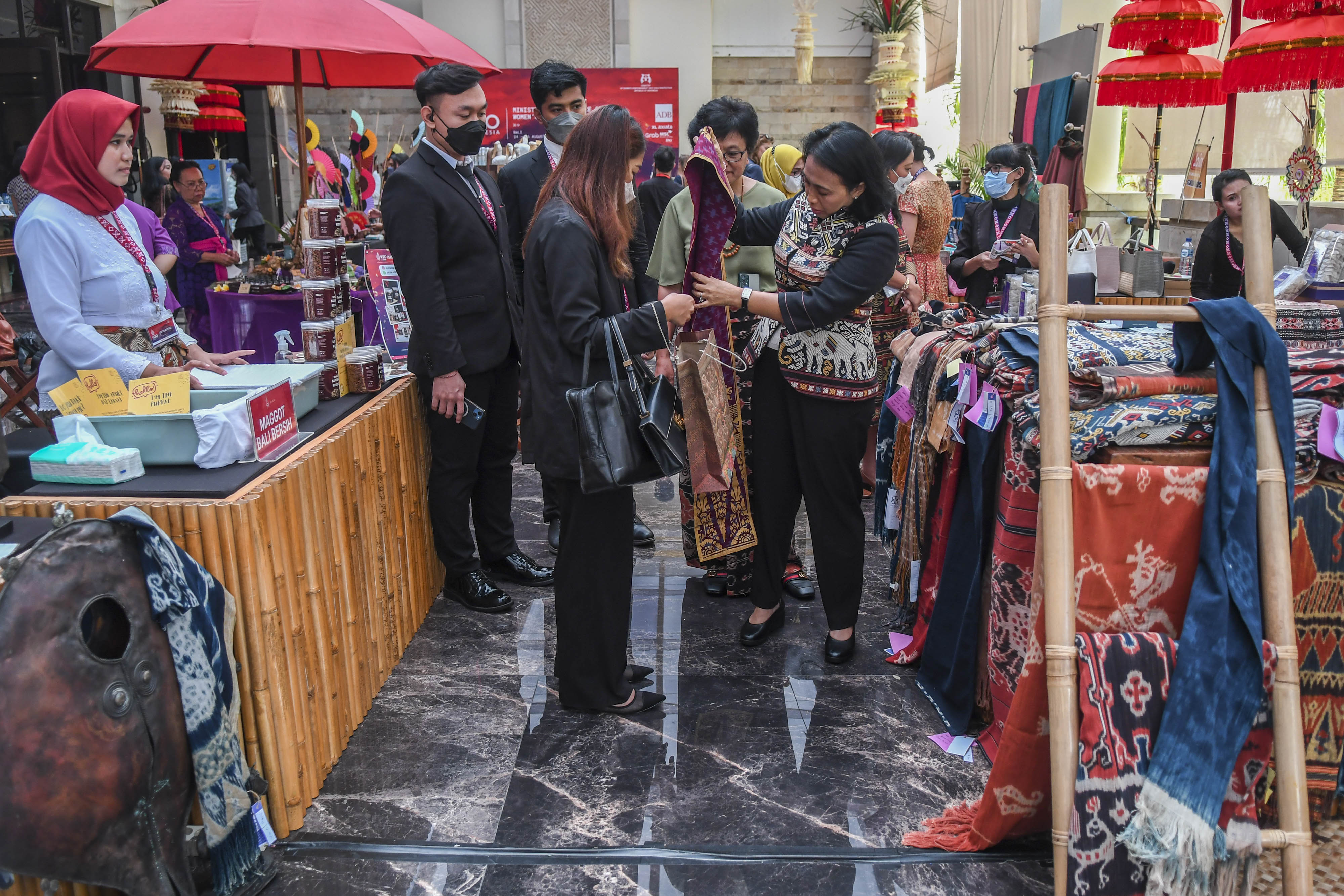 Pameran UMKM pada Pertemuan MCWE G20