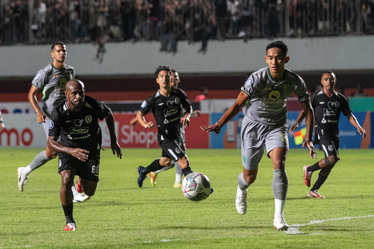 PSS Sleman Tumbang Hadapi Persebaya Surabaya