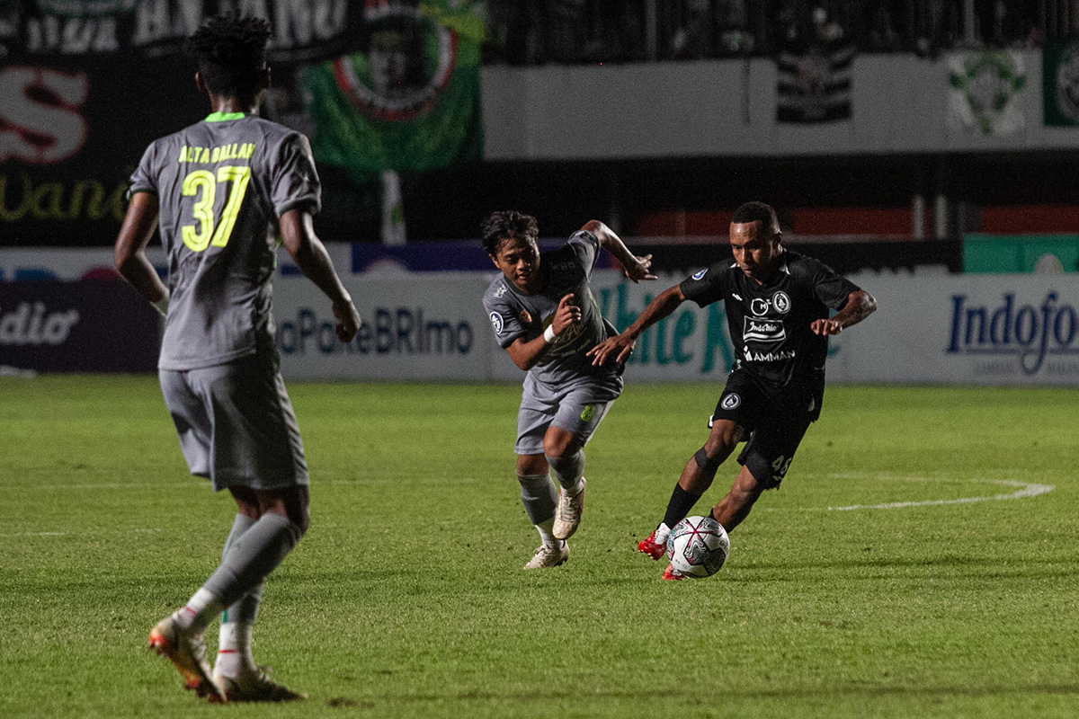 PSS Sleman Tumbang Hadapi Persebaya Surabaya