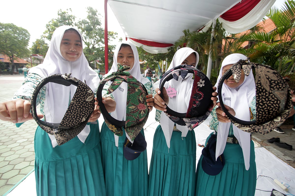 Pembuatan Udeng Pacul Gowang