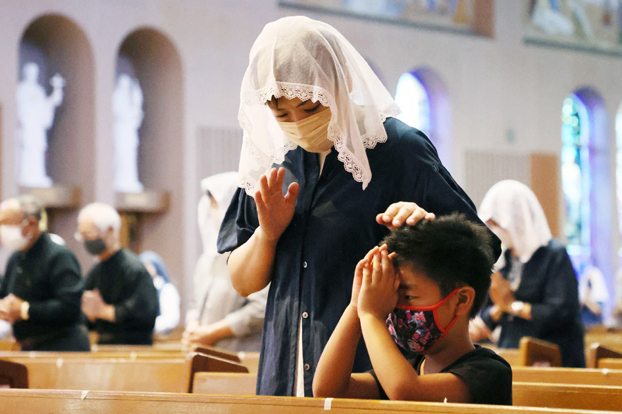 Rantai Manusia untuk Menyerukan Perdamaian Dunia