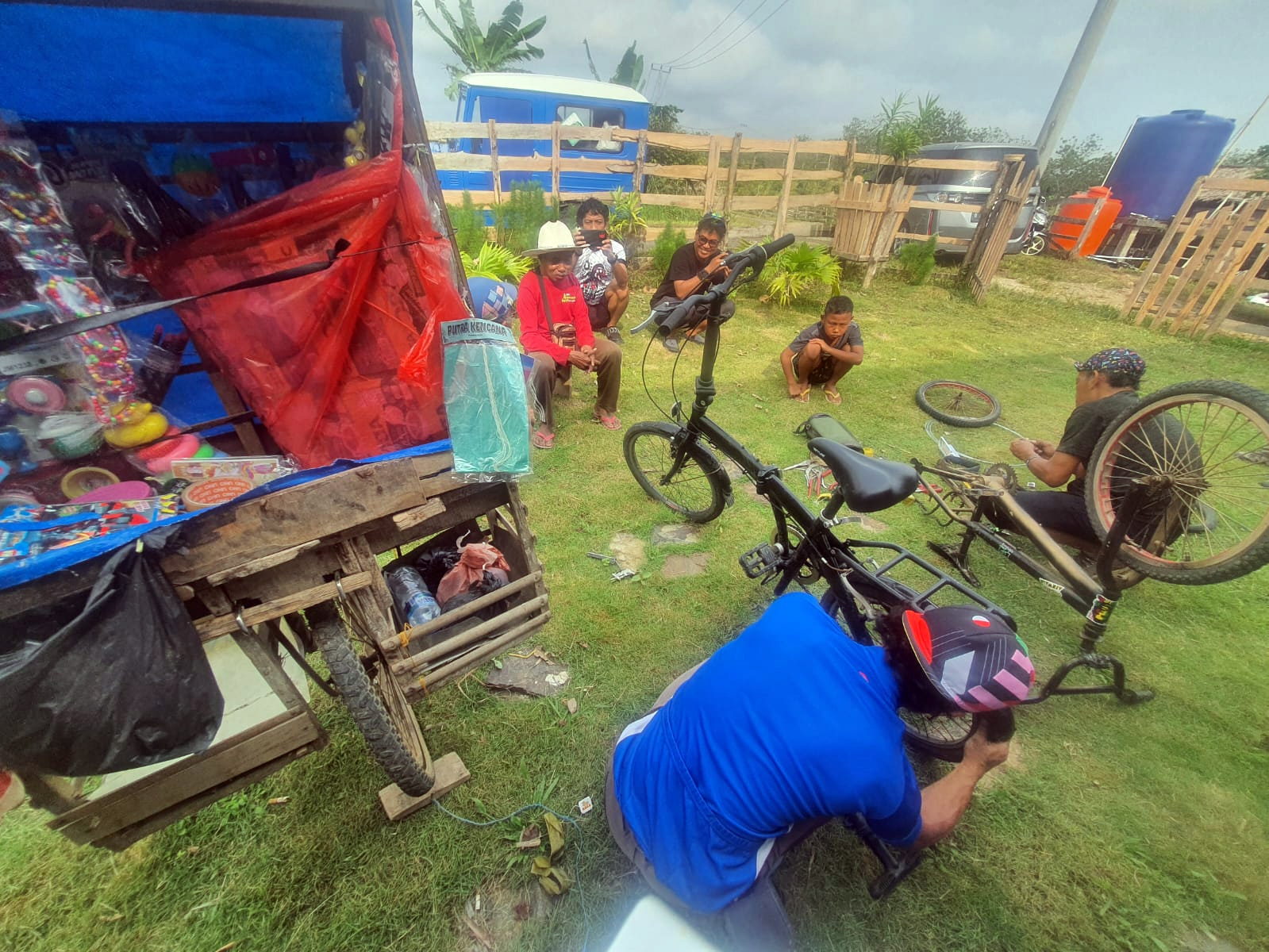 Bengkel Sepeda Gratis Untuk Masyarakat Cikeusik