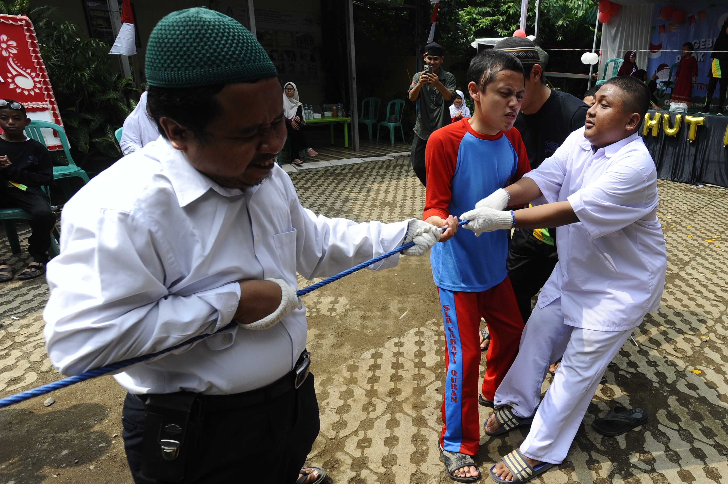 Santri Tuna Netra Meriahkan HUT ke-77 Kemerdekaan RI di Bogor