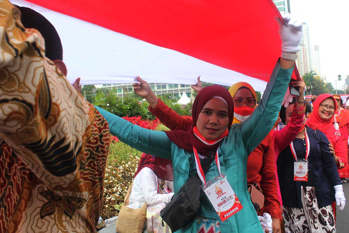 Puluhan Ribu Orang Ikuti Kirab Merah Putih