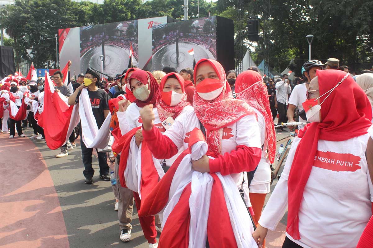 Puluhan Ribu Orang Ikuti Kirab Merah Putih