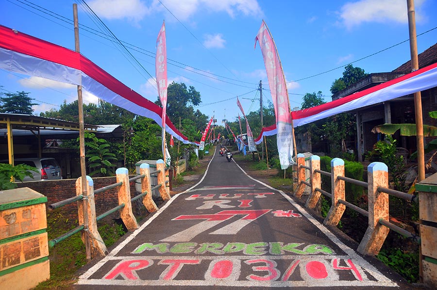 Bendera Merah Putih 1.444 Meter Terpanjang di Kudus Jateng
