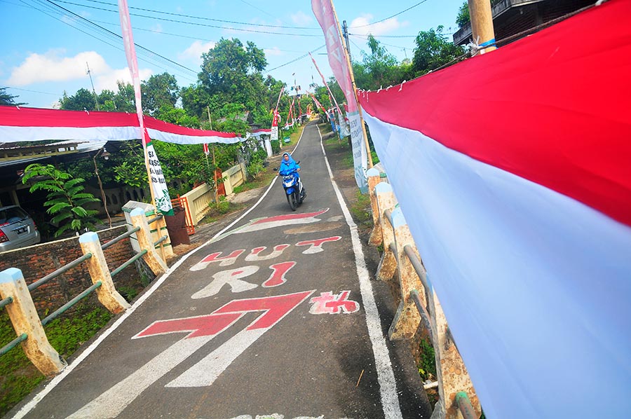 Bendera Merah Putih 1.444 Meter Terpanjang di Kudus Jateng