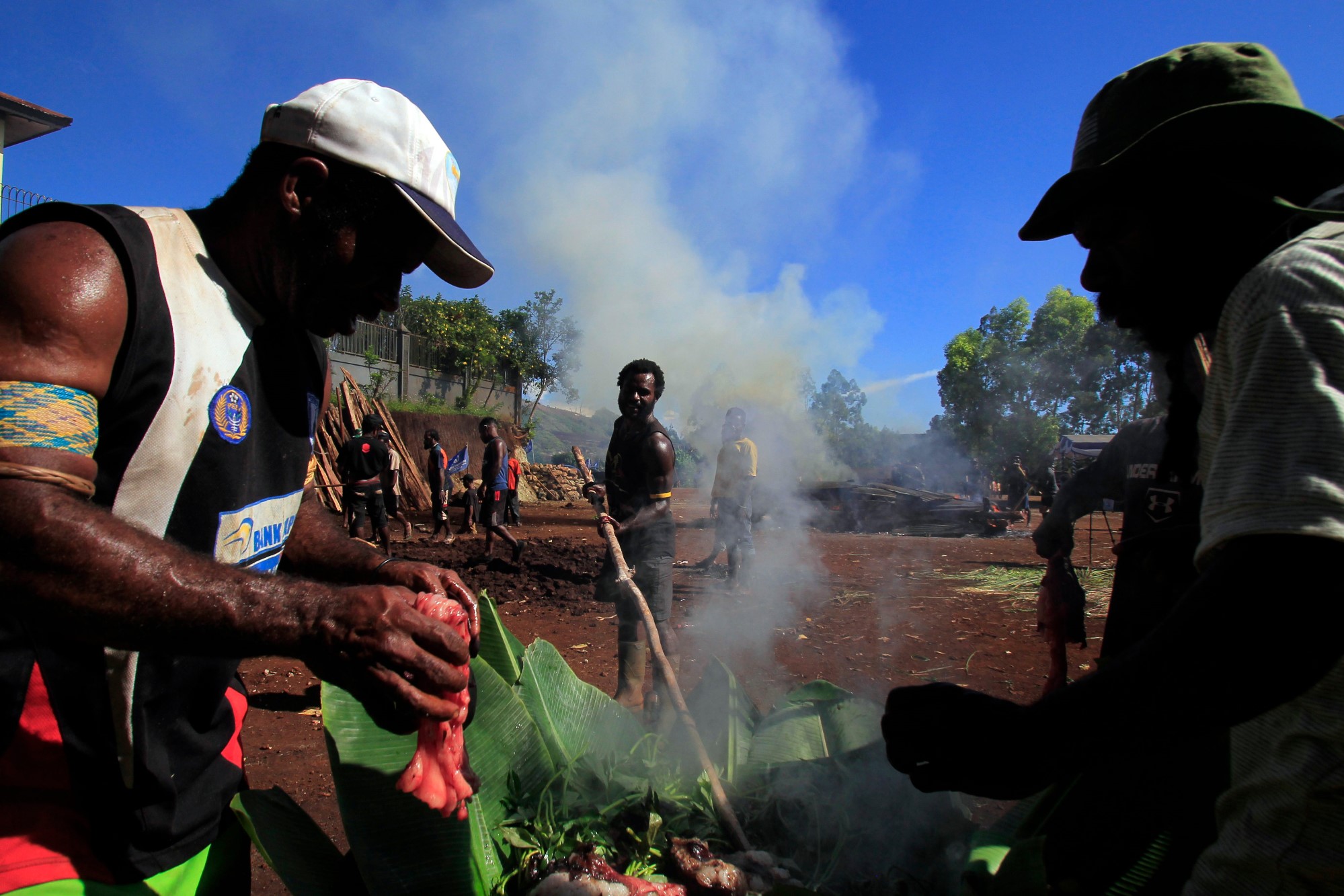 Tradisi Bakar Batu di  Papua