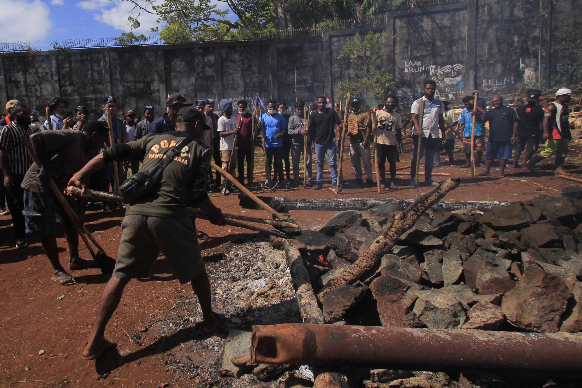 Tradisi Bakar Batu di  Papua