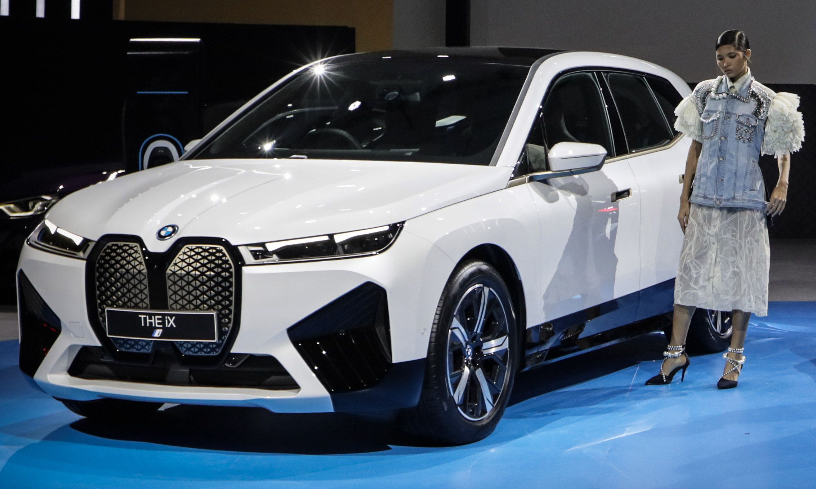 Mobil Listrik BMW iX dan i4 