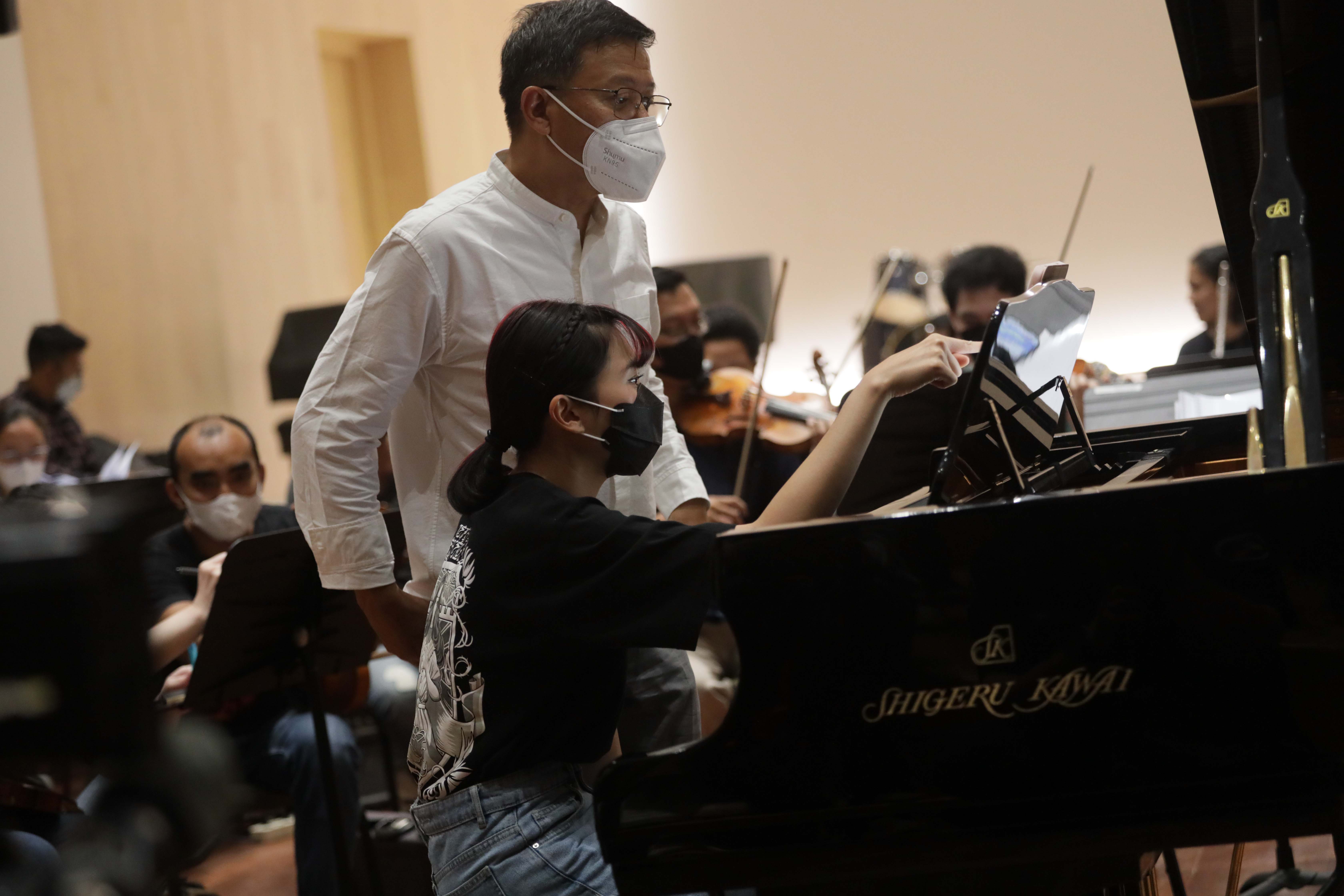 Isyana Sarasvati Latihan Jelang Konser Simfoni untuk Bangsa 2022