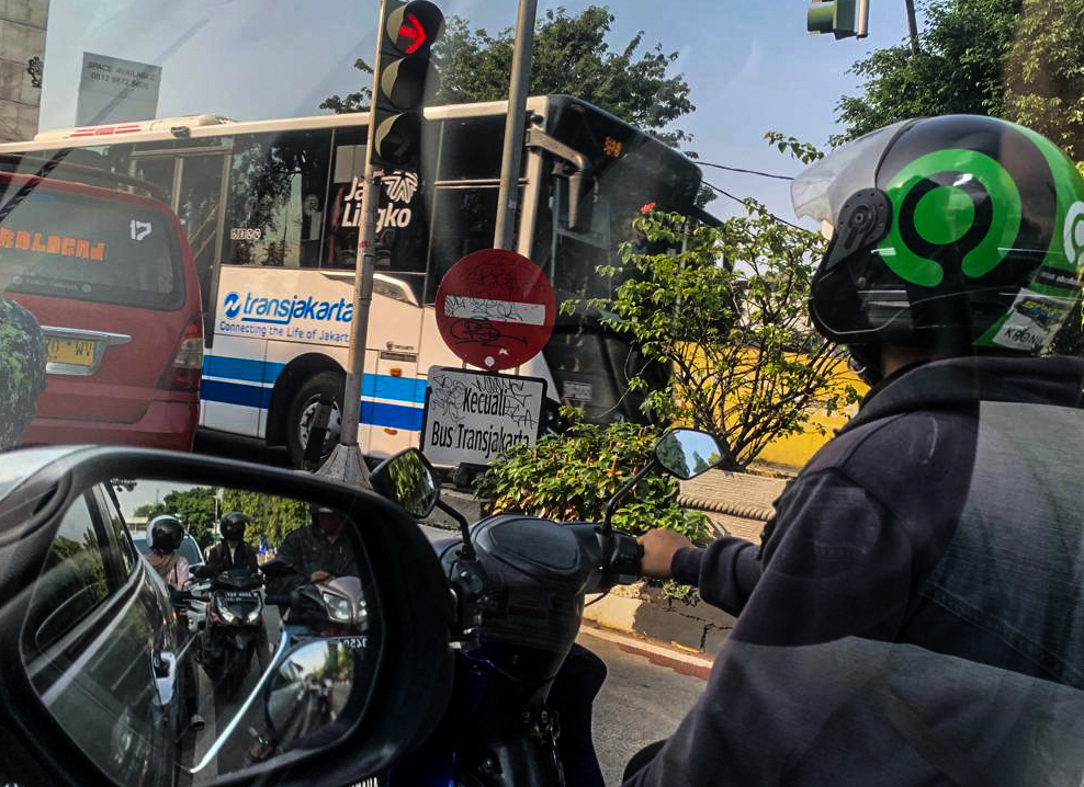 Vandalisme Rambu Lalu Lintas di Jakarta