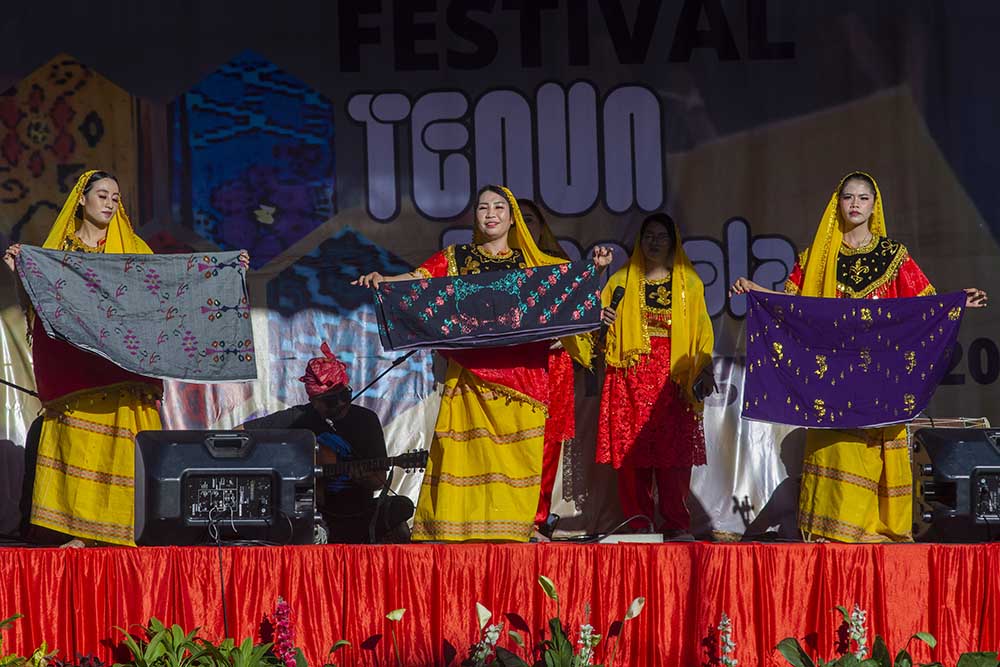 Festival Tenun Donggala