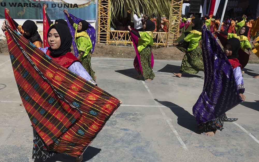 Festival Tenun Donggala