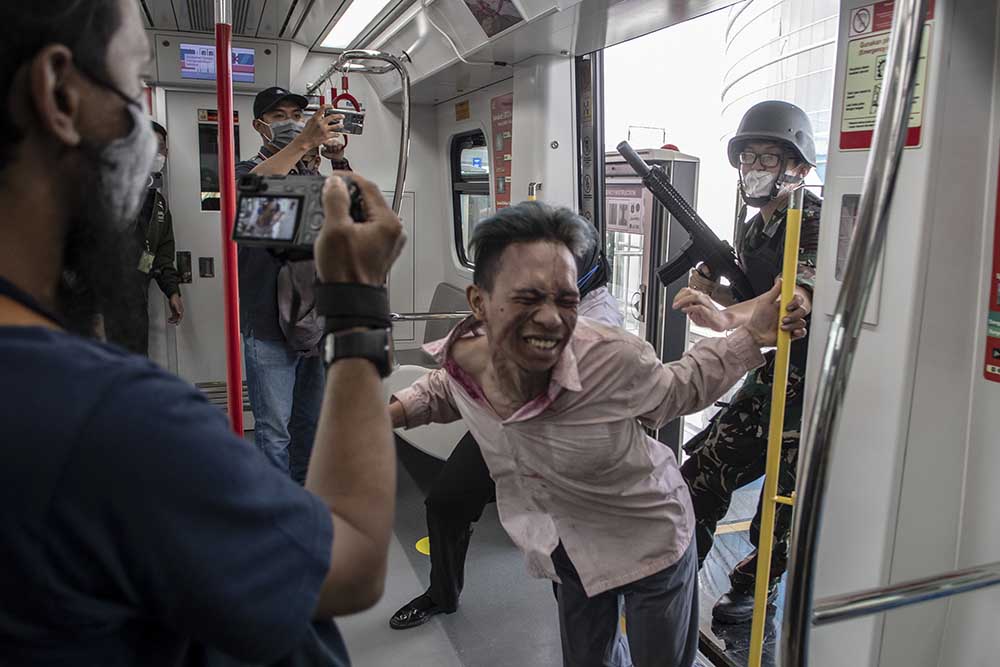 Wahana Zombie di LRT Jakarta