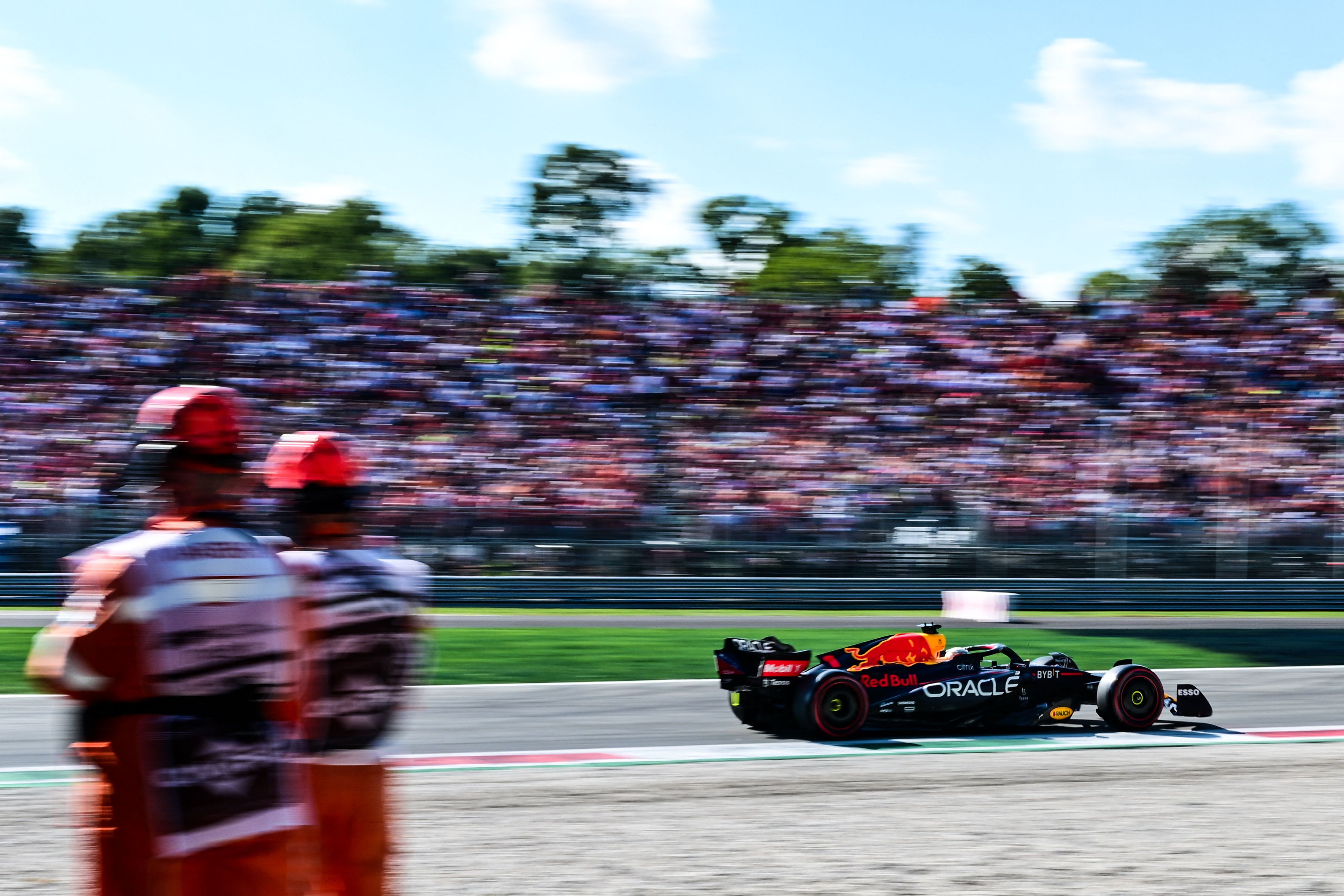 Verstappen Terdepan di Kandang Ferrari