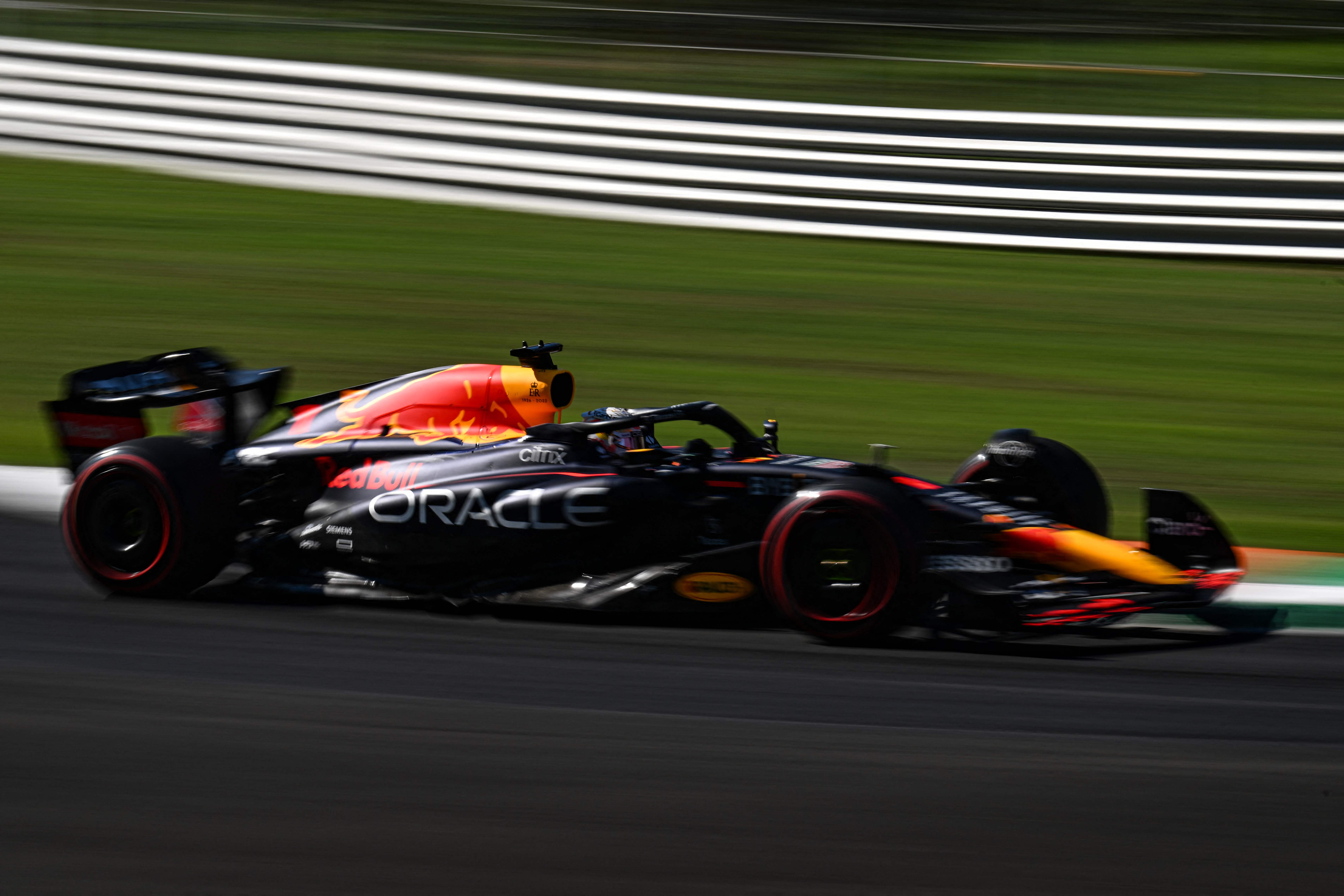 Verstappen Terdepan di Kandang Ferrari