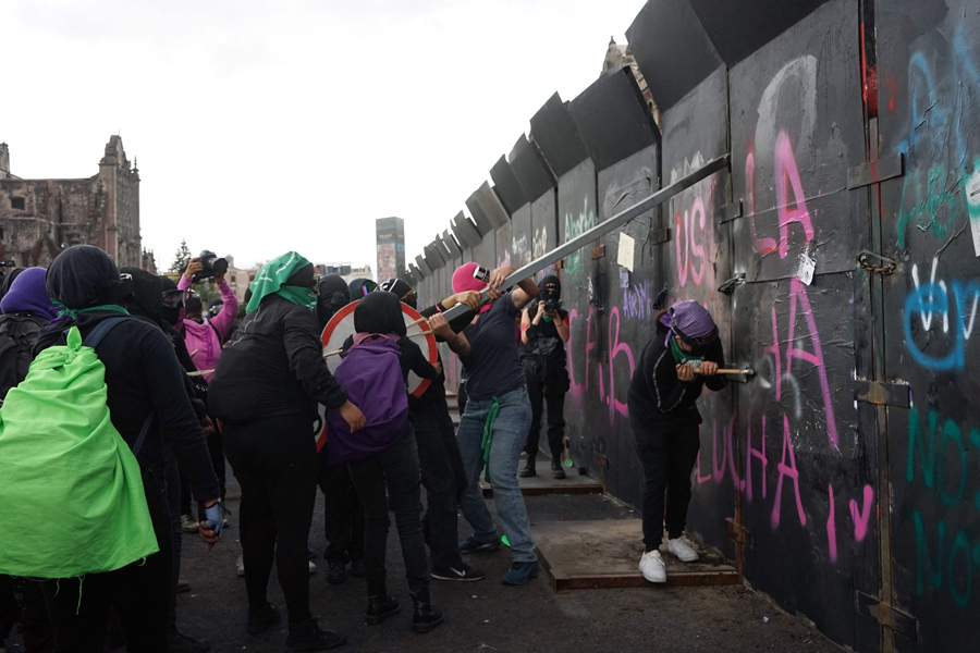 Bakar Pagar Istana Nasional