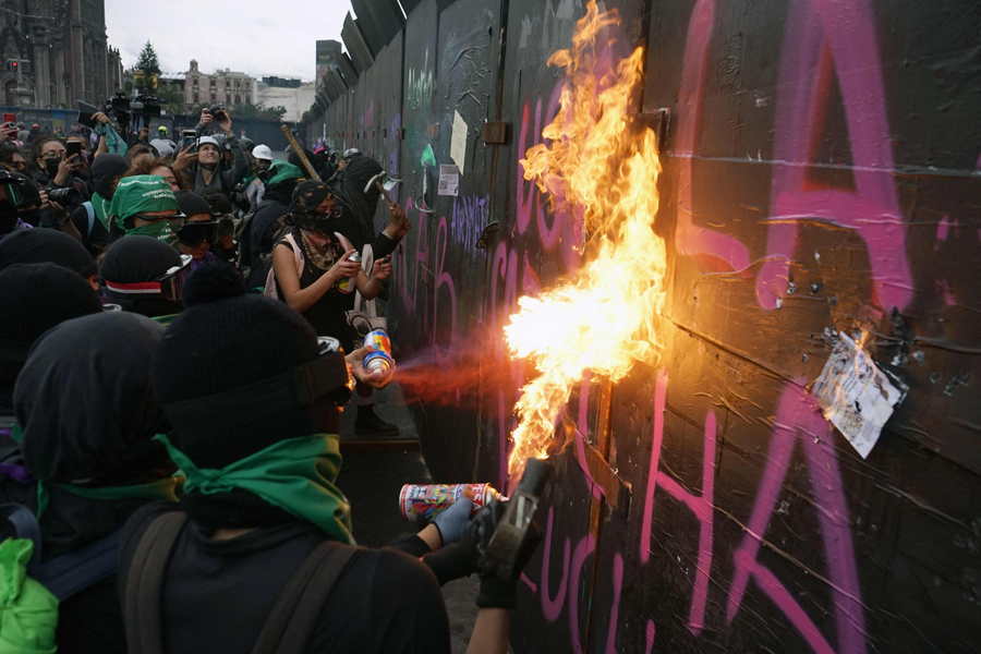 Bakar Pagar Istana Nasional