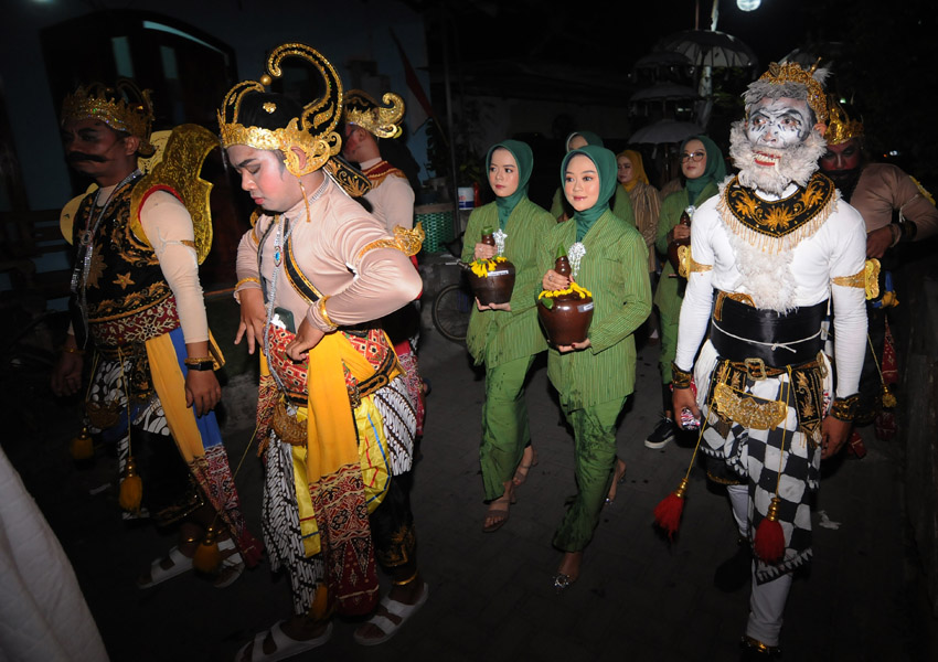 Kirab Sedulur Banyu Ponggok