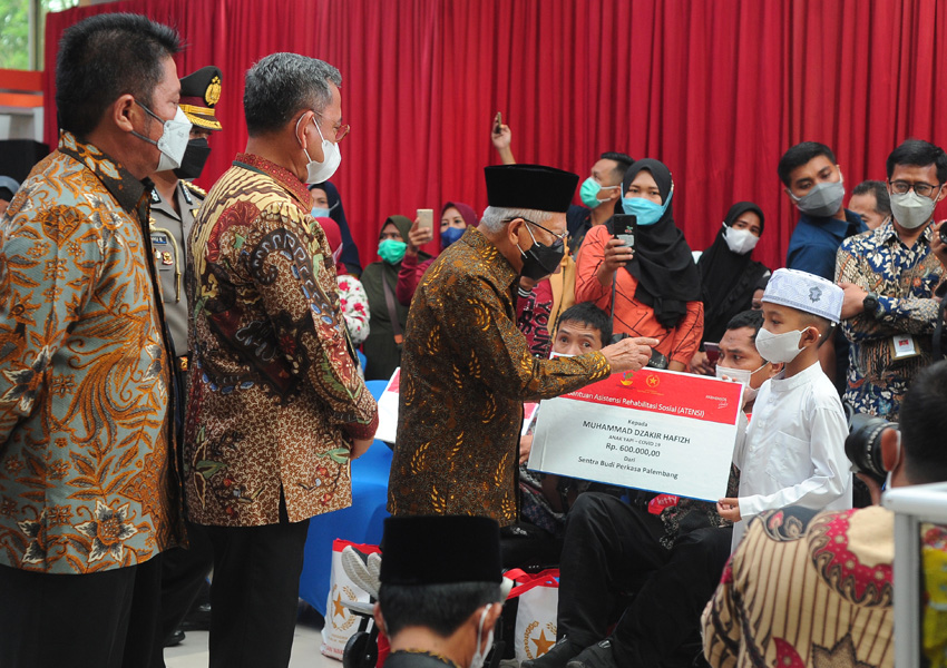 Wapres Serahkan Bantuan