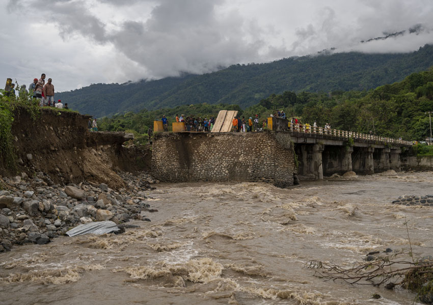 Jembatan Putus Karena Terdampak Banjir Di Sigi