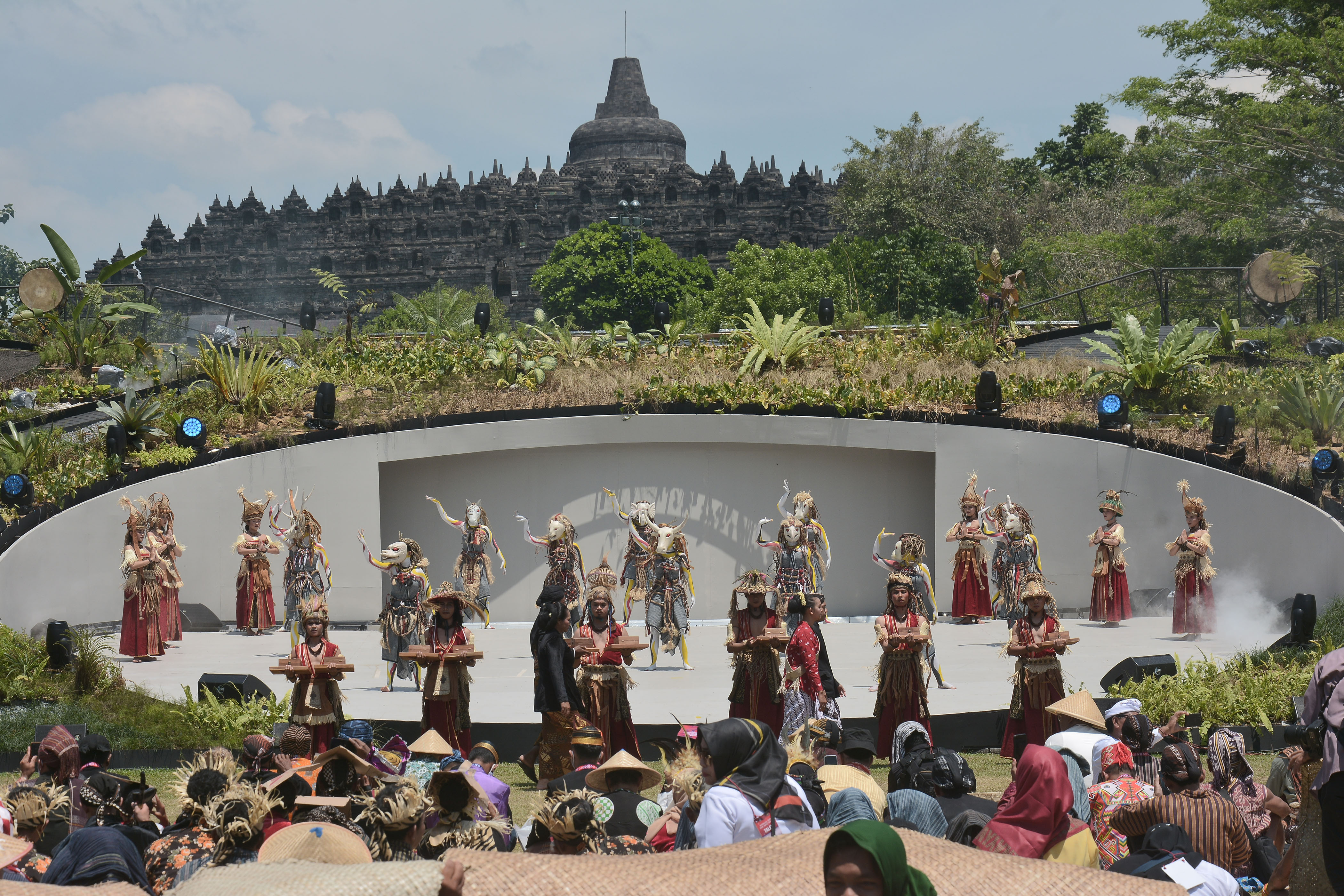 Kirab Budaya G20 di Borobudur