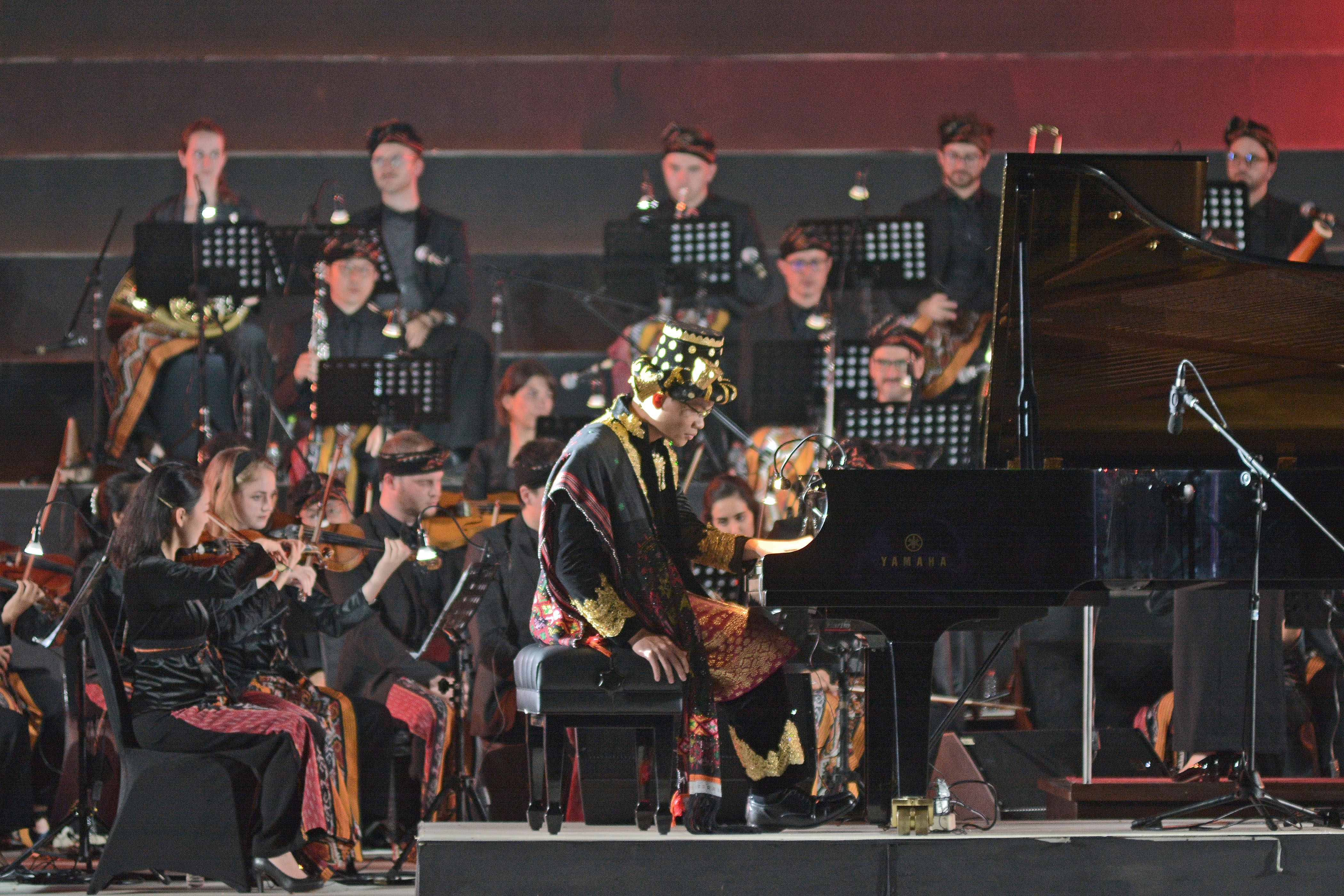 Pertunjukan Orkestra G20 di Candi Borobudur
