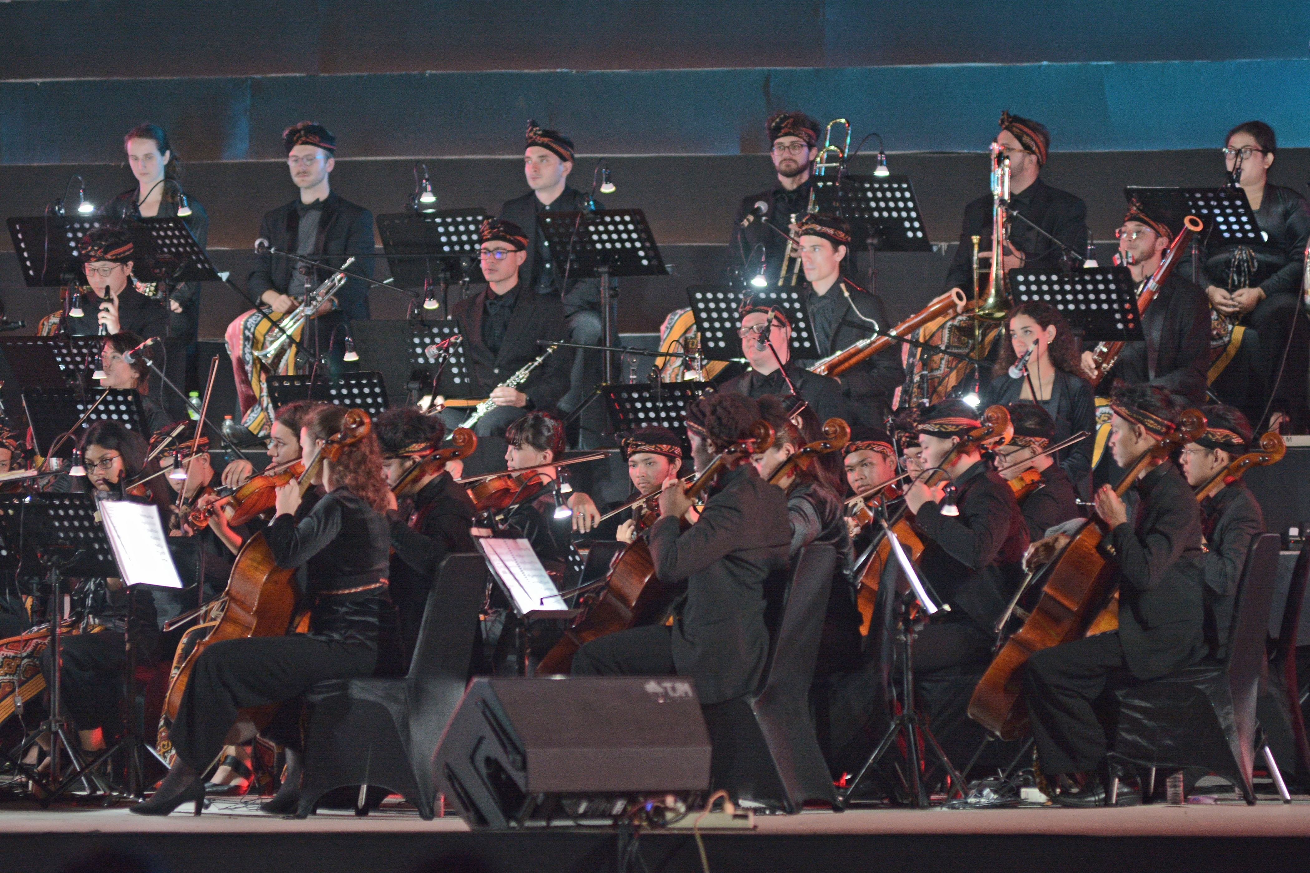 Pertunjukan Orkestra G20 di Candi Borobudur