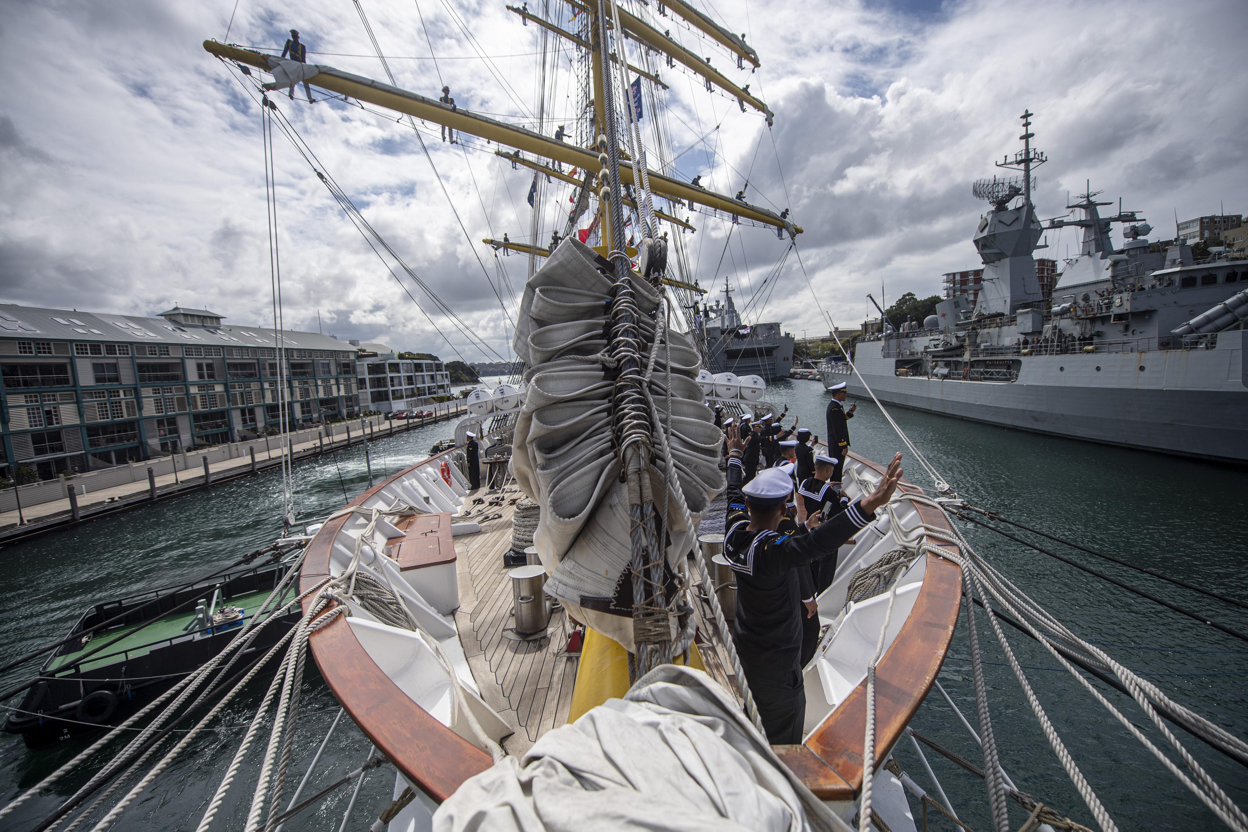 KRI Bima Suci Bertolak Menuju Cairns Australia
