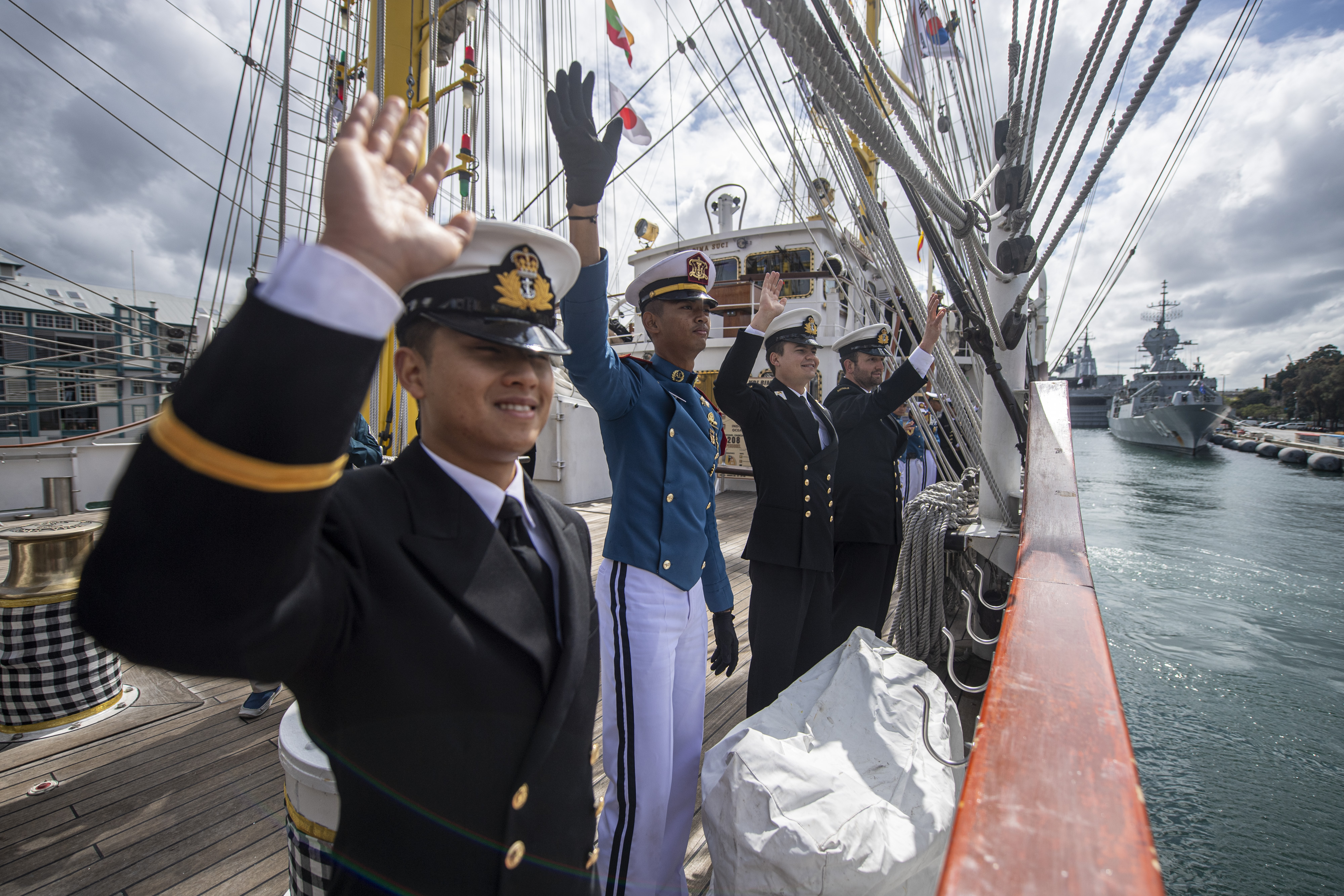 KRI Bima Suci Bertolak Menuju Cairns Australia