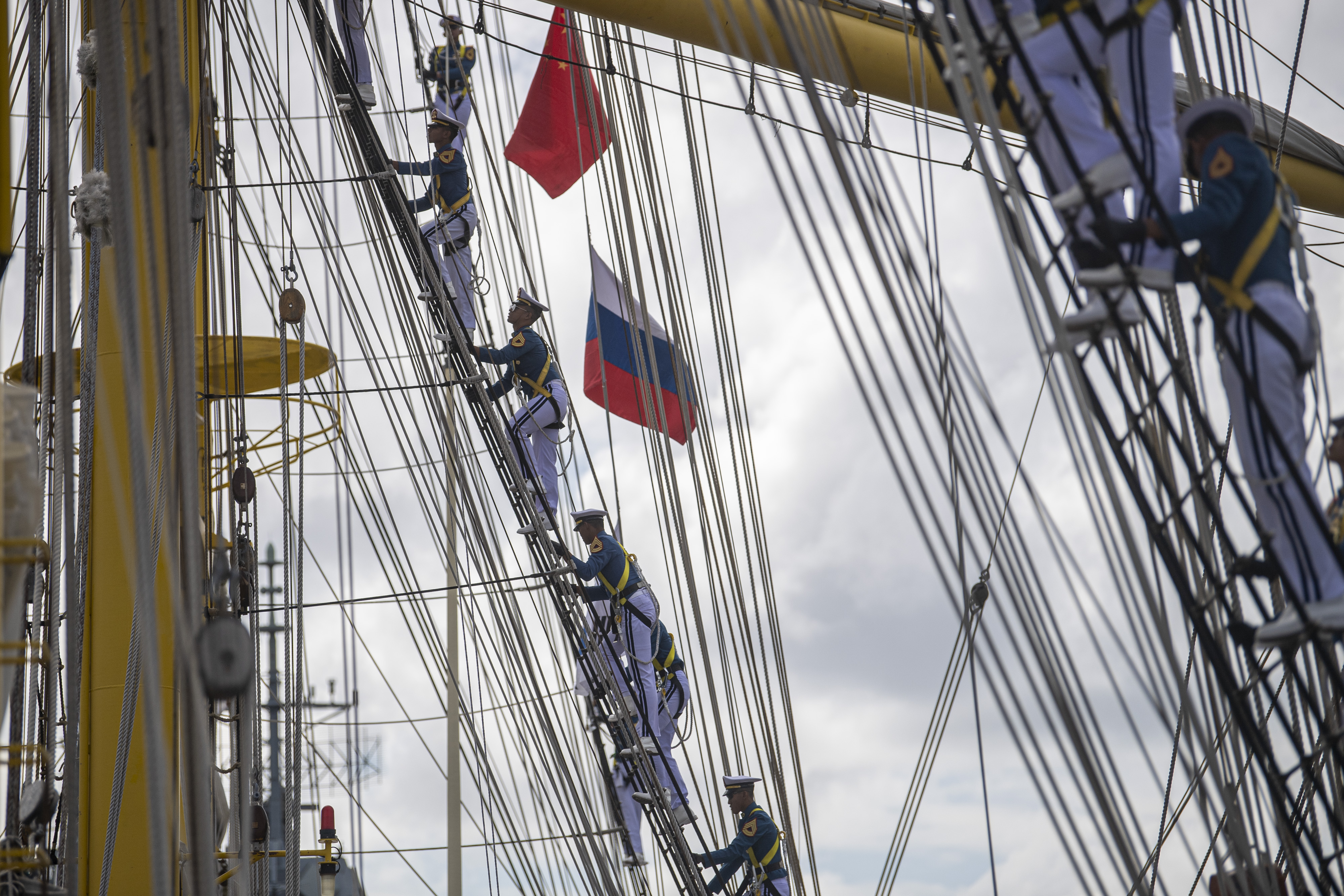 KRI Bima Suci Bertolak Menuju Cairns Australia