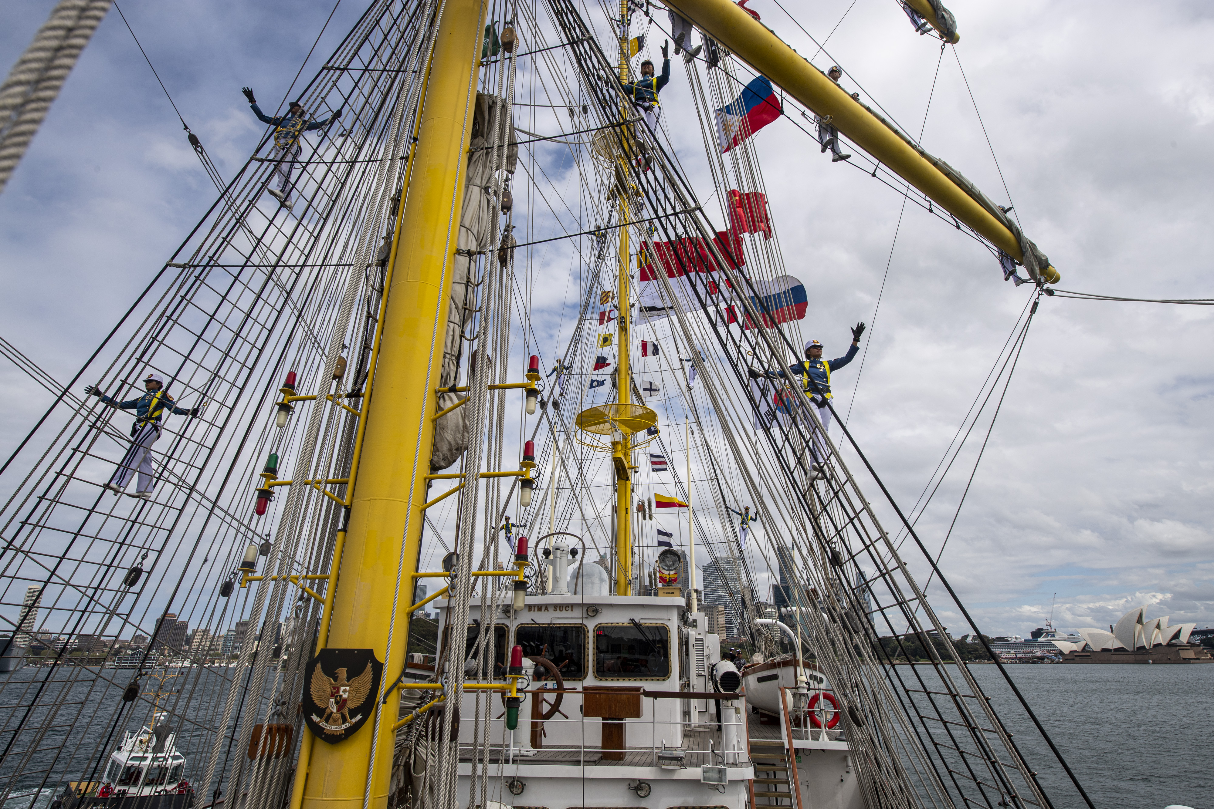 KRI Bima Suci Bertolak Menuju Cairns Australia