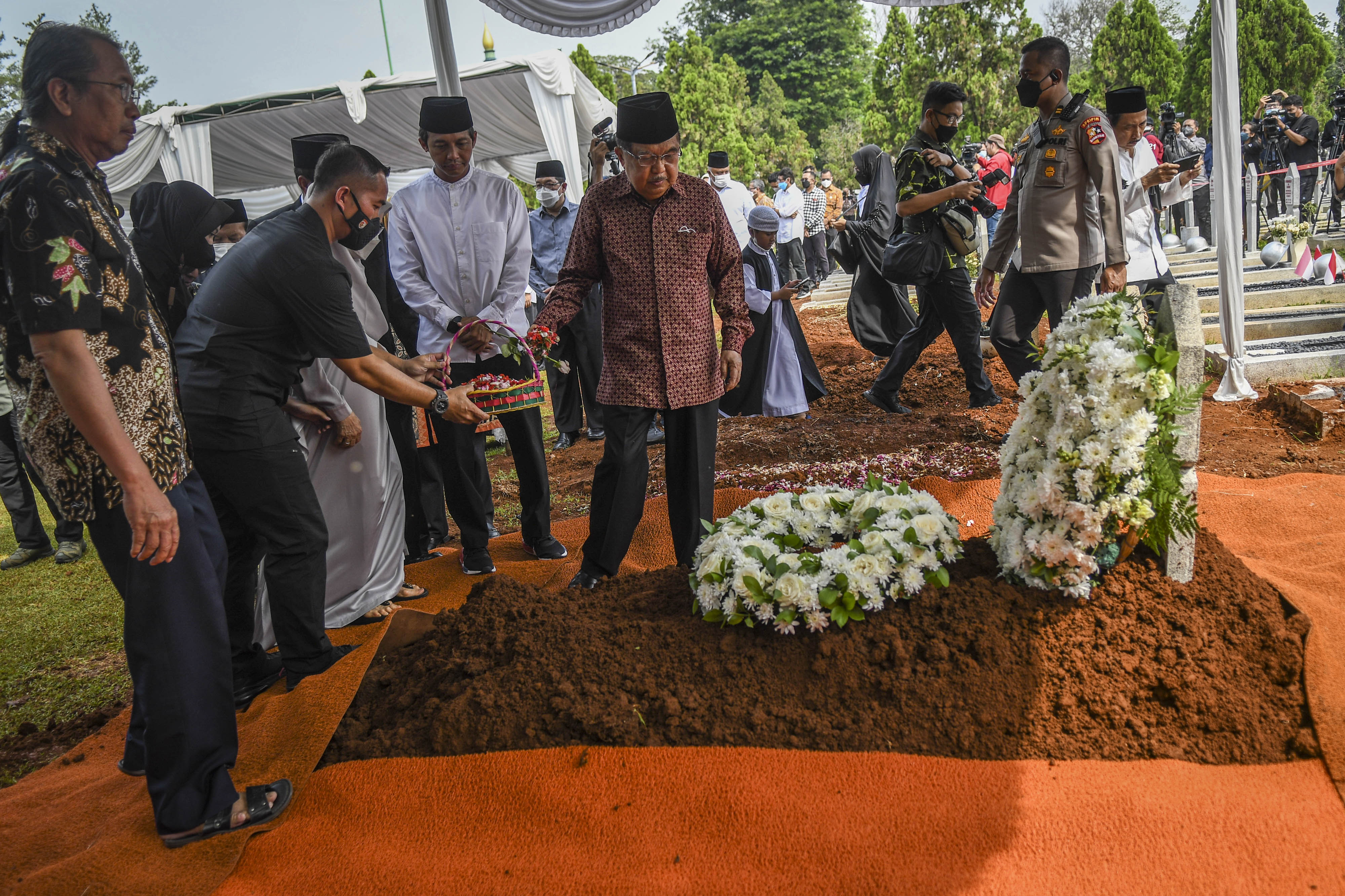 Pemakaman Azyumardi Azra di TMP Kalibata