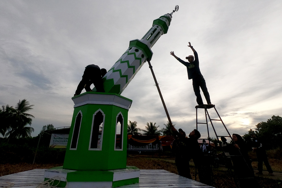 Pemindahan Menara Adat Jelang Mandi Safar