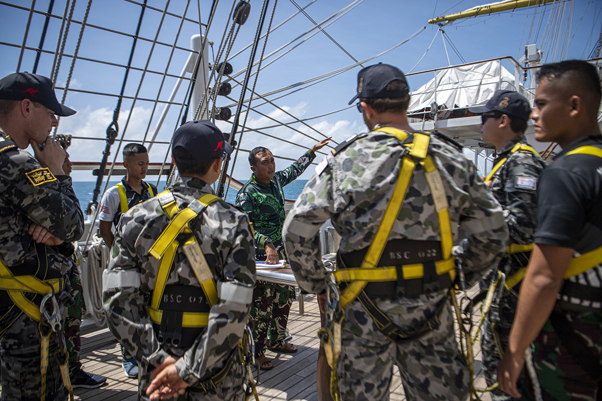 Parade Roll Taruna Akademi Angkatan Laut RI Bersama Royal Australian Navy 