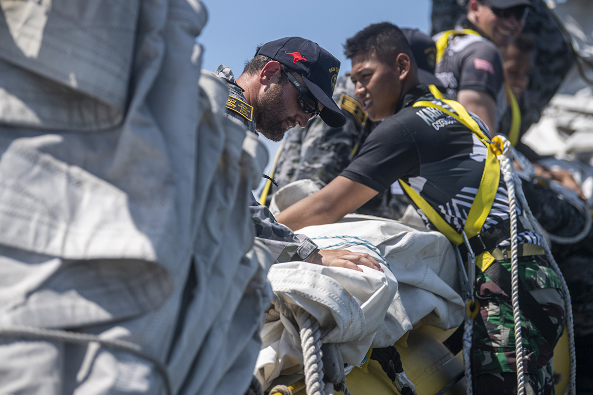 Parade Roll Taruna Akademi Angkatan Laut RI Bersama Royal Australian Navy 