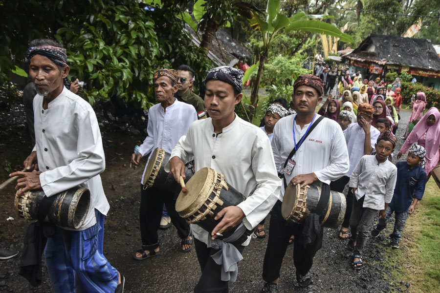 Tradisi Nyuguh Kampung Adat Kuta