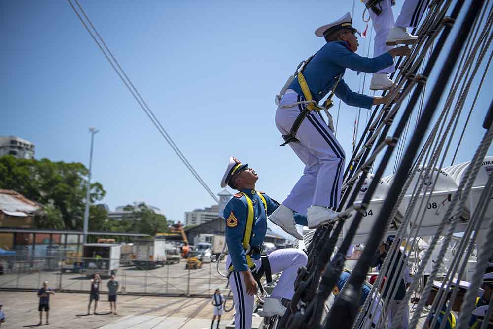 KRI Bima Suci Bertolak Menuju Darwin