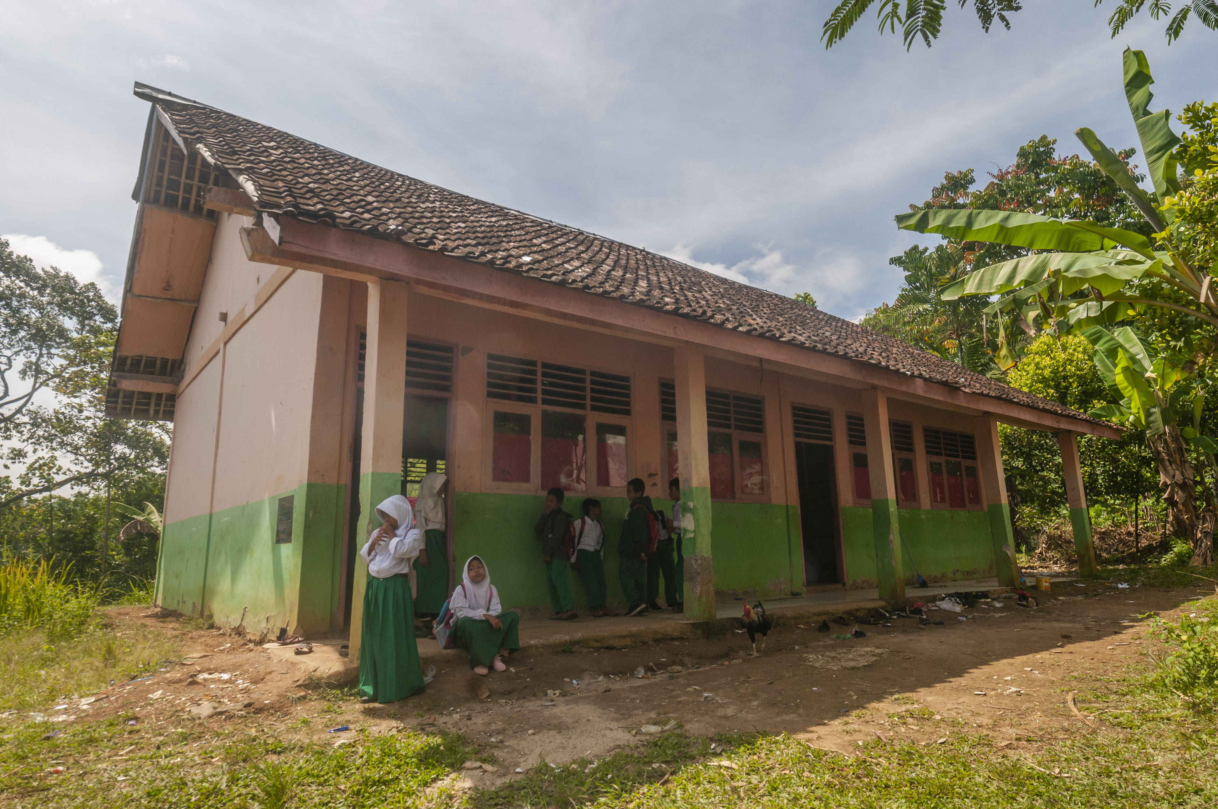 Butuh Perhatian Pemerintah Kondisi Sekolah Madrasah Ibdidaiyah Al-Fatwa Lebak Banten Memprihatinkan