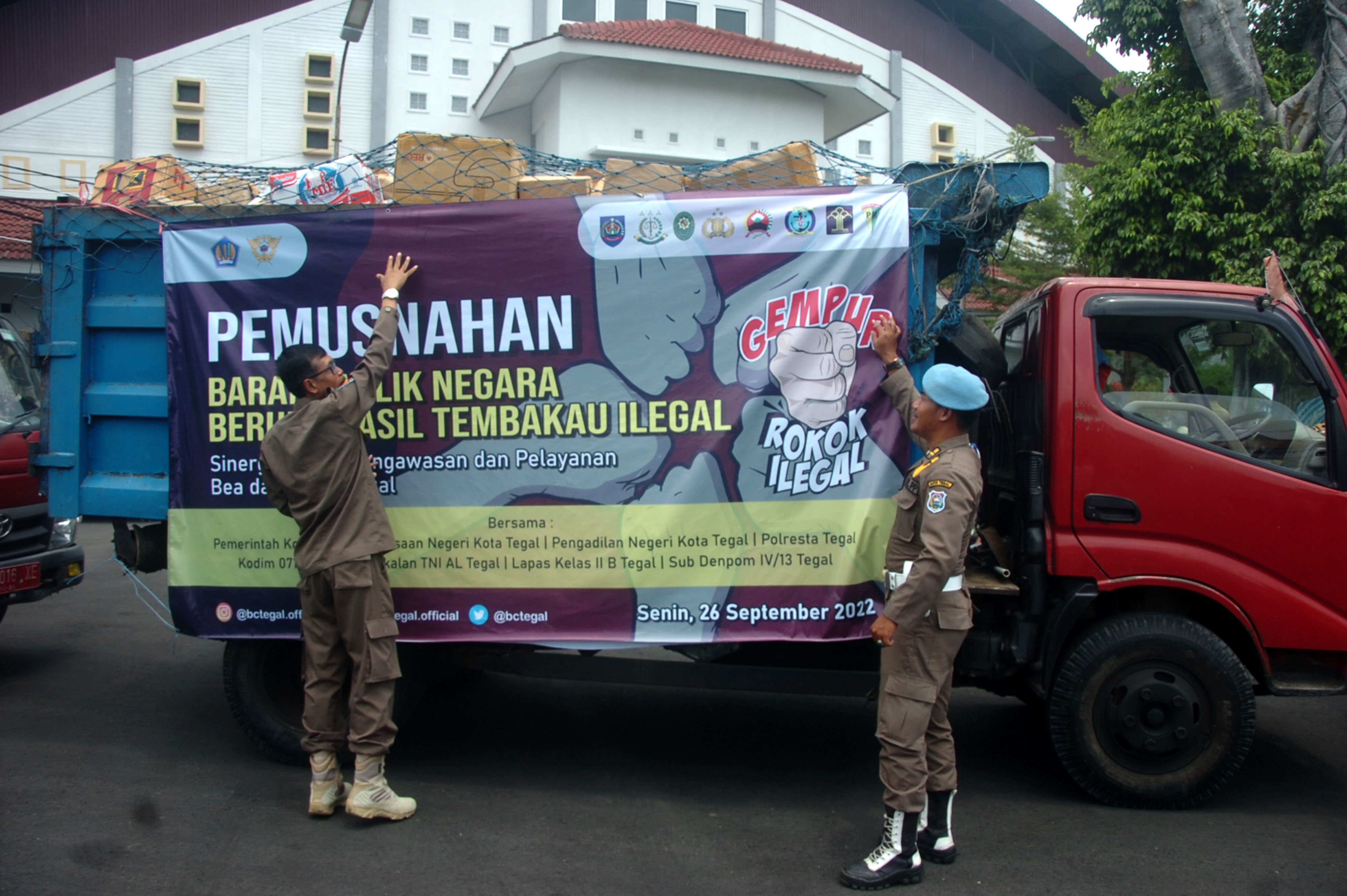 Pemusnahan Rokok Ilegal