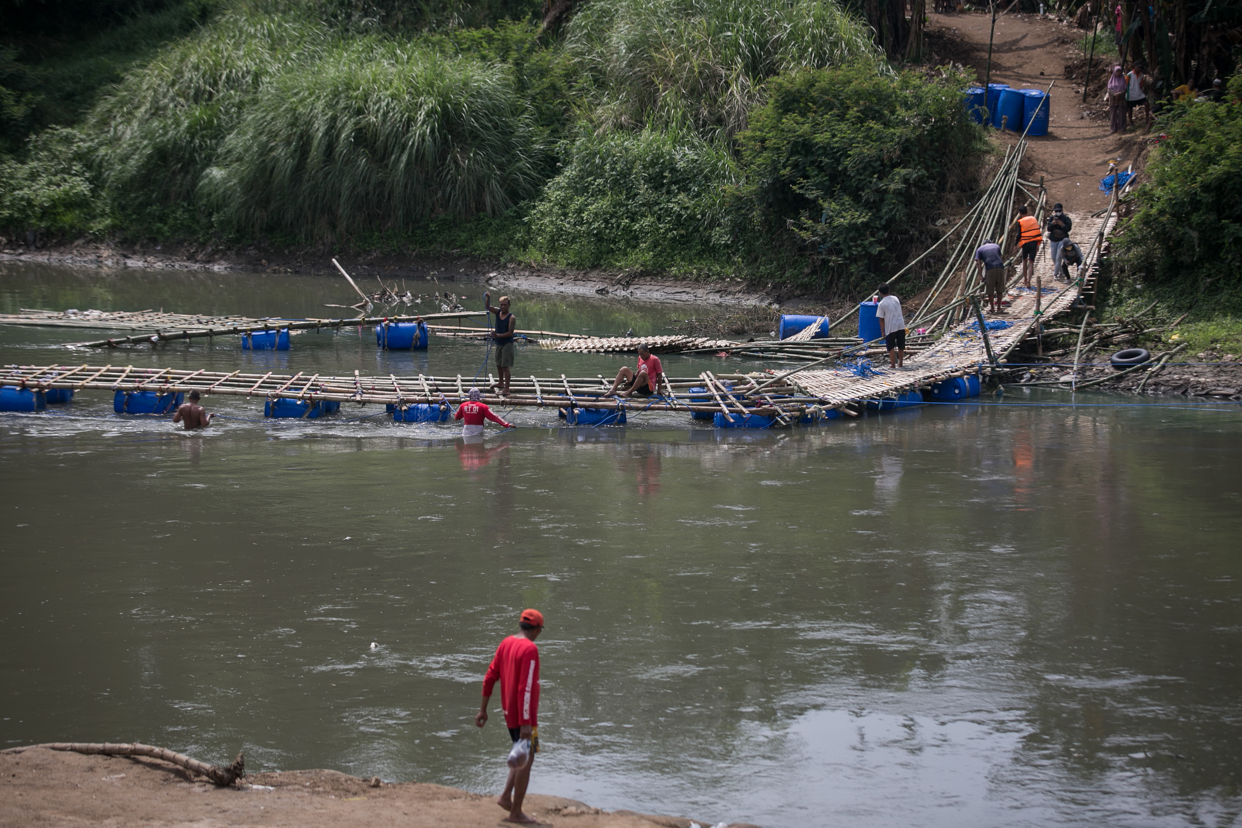 Jembatan Sesek Bambu Bengawan Solo Rusak