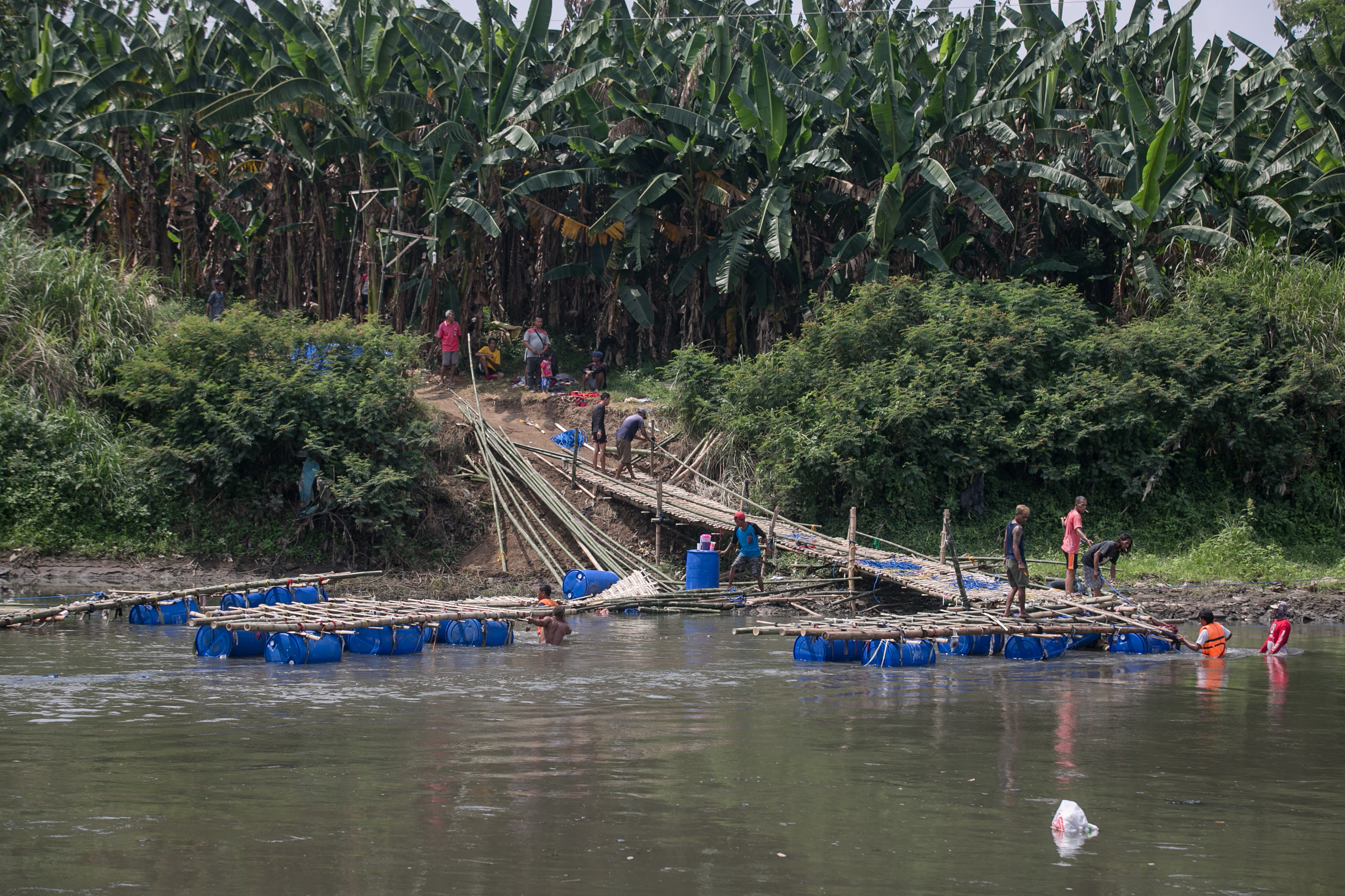 Jembatan Sesek Bambu Bengawan Solo Rusak