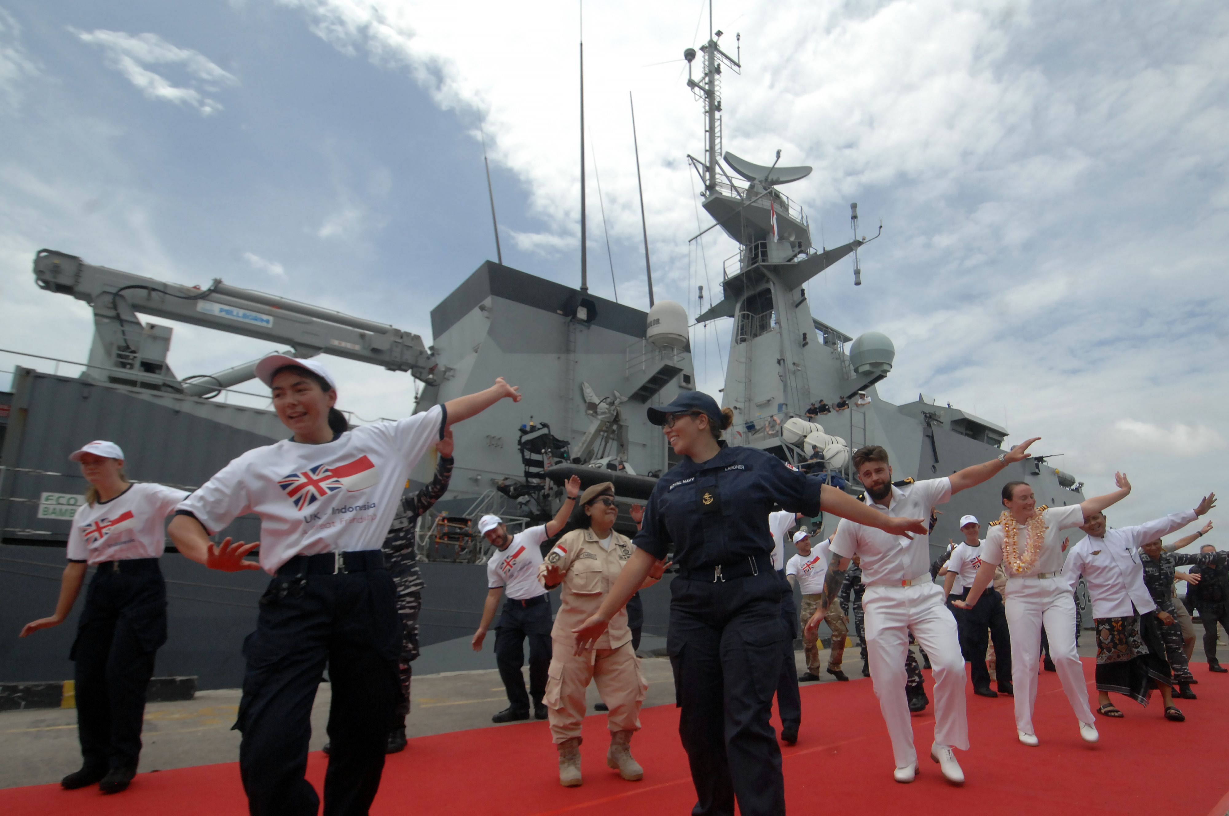 Kunjungan Kapal Angkatan Laut Kerajaan Inggris di Bali